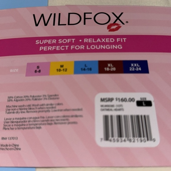 WILDFOX large sweatshirt and shorts lounge set - Picture 3 of 7